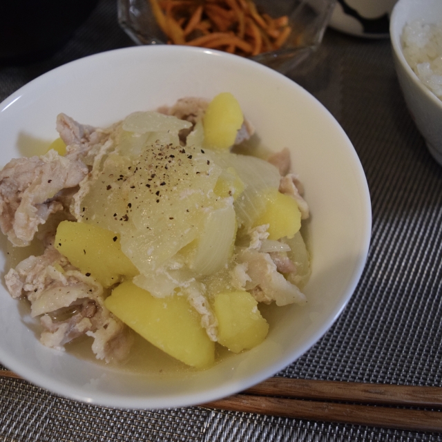 お皿に盛った料理