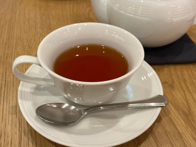 ティーカップに入っている紅茶