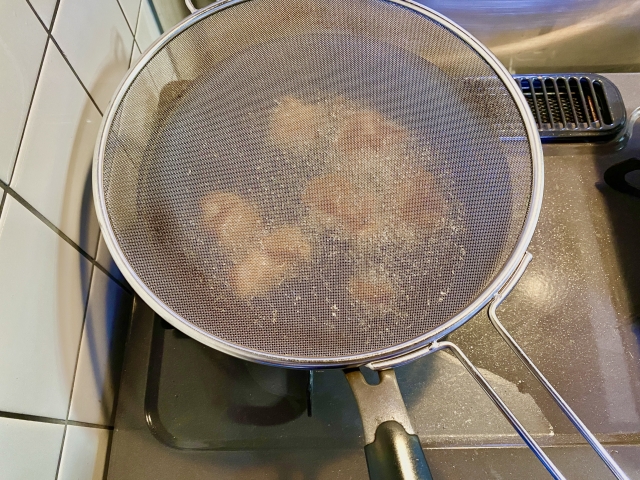 オイルスクリーンを使っている様子