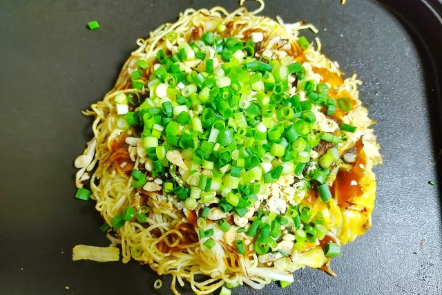 ホットプレートで焼いたお好み焼き
