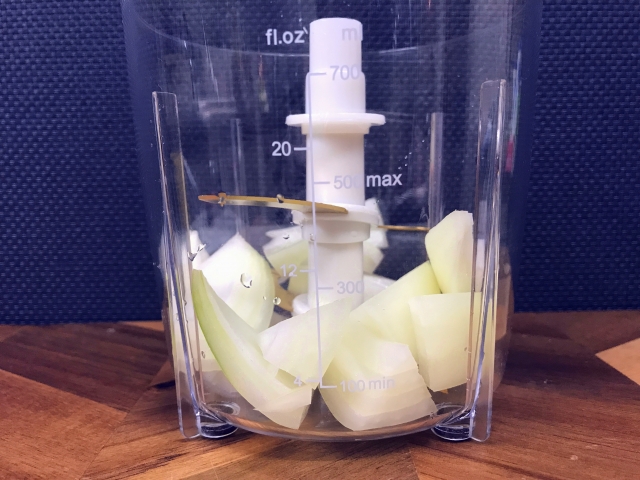 フードプロセッサーに入ったたまねぎ