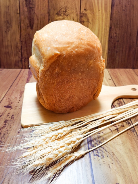 ホームベーカリーで焼いた食パン